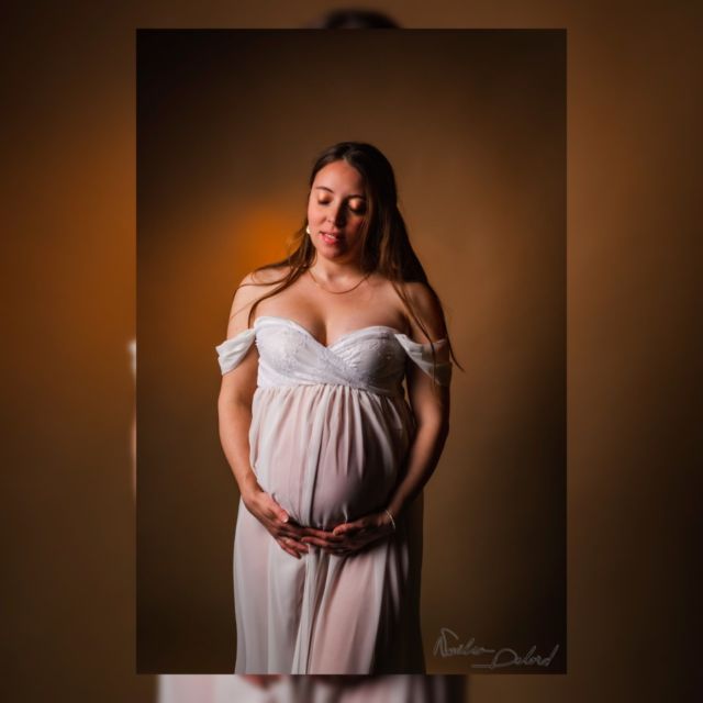 𝘔𝘰𝘳𝘨𝘢𝘯𝘦
|
Une future maman avec sa belle robe venue au studio pour se rappeler de sa première grossesse 💫
|
📷 @noelia_delord_photographe
|
 #noeliadelordphotographe #photodegrossesse #portraitstudio  #tournonsurrhone 
#photographeardeche #PhotoDeBebe #photoportrait #photographienaissance  #capturerlessentiel #photographepro #artisanatardechois #createurdesouvenirs #ffpmi #mmfpro #communedetournon