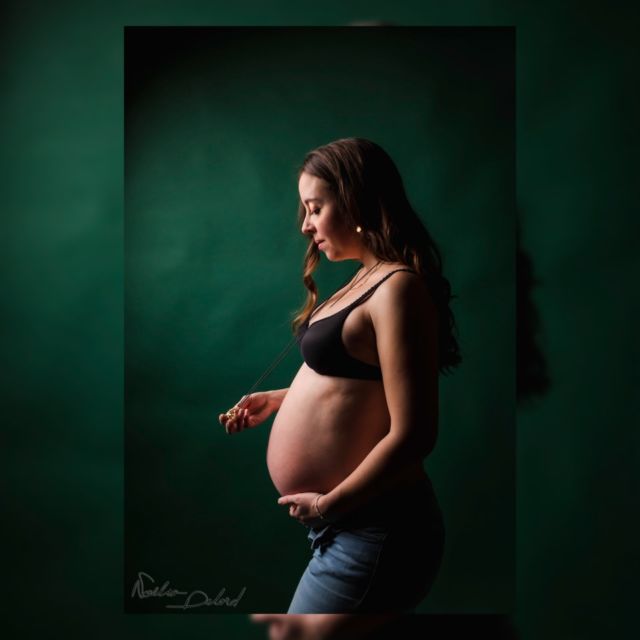 𝘔𝘰𝘳𝘨𝘢𝘯𝘦 
|
En jean et haut noir: quand la simplicité fait le charme.
|
📷 @noelia_delord_photographe
|
#noeliadelordphotographe #portraitgrossesse #tournonsurrhone 
#photographeardeche #PhotoDeBebe #photoportrait #photographienaissance  #capturerlessentiel #photographepro #artisanatardechois #createurdesouvenirs #ffpmi #mmfpro #communedetournon