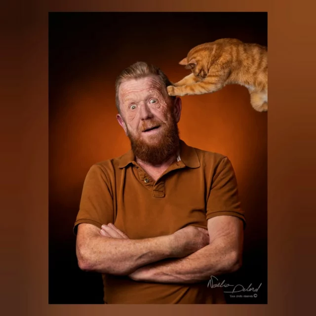 Hello Vendredi ! 🧡
Photo n*3/12 : Une personne de plus de 60ans accompagnée d'un animal🐱
Série du Portraitiste de France 2025🏅

Après une première séance qui ne m'a pas satisfaite sur ce sujet, j'ai décidé de tout changer et de proposer à Goose et Marc de se faire la guerre... Et quel combat ! 💥 Je peux vous dire que mes modèles ont souffert... Mais un plus que l'autre ! D'ailleurs, il venait de Belgique !  Bref: maintenant, je crois qu'ils se font la tête 😤

Renseignez-vous ou réservez votre séance en me contactant au 06-77-15-78-76