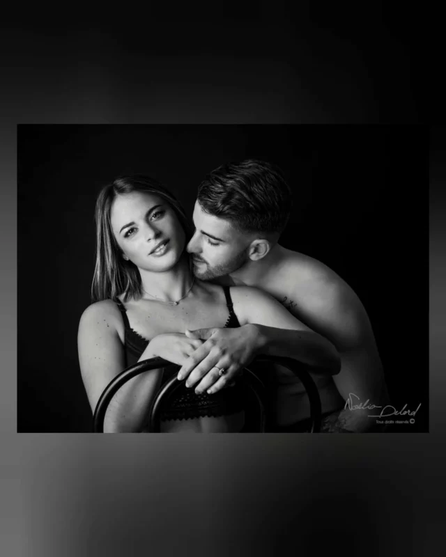 Photo n*10/12 : Couple ou des mariés en studio ou en extérieur 👩‍❤️‍👨
Série du Portraitiste de France 2025🏅
Avec @ines_desousa_ et @julien_bianchini

Inès et Julien, c'est une grande histoire d'amour avec le studio! Une histoire qui a commencé avec cette image en ... 2021 ! 👀 Et depuis, ils sont accrochés dans mon studio, sur un immense tableau en bois pendant que eux parcourent le Canada et les États-Unis 💥 Quand je vous disais que je n'avais construit ce dossier qu'avec des gens que j'apprécie: c'est bien le cas ! 😌

Renseignez-vous ou réservez votre séance en me contactant au 06-77-15-78-76 ou par mail à pro.noeliadelord@gmail.com