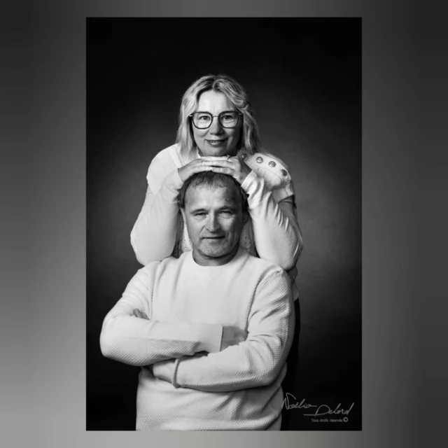 Plus de 30 ans qu'ils doivent faire ces photos ! 😲

Et s'en était trop pour leur deux filles Justine et Marie qui ont réservé elles-mêmes une séance photo pour leur parents, qui depuis longtemps avaient envie d'avoir " de belles photos". Alors, merci à vous les filles pour votre confiance et à vous les parents pour votre énergie flamboyante durant la séance ! 🔥

Voir davantage de photos de couple sur : 
https://www.noeliadelordphotographe.com/couple/
