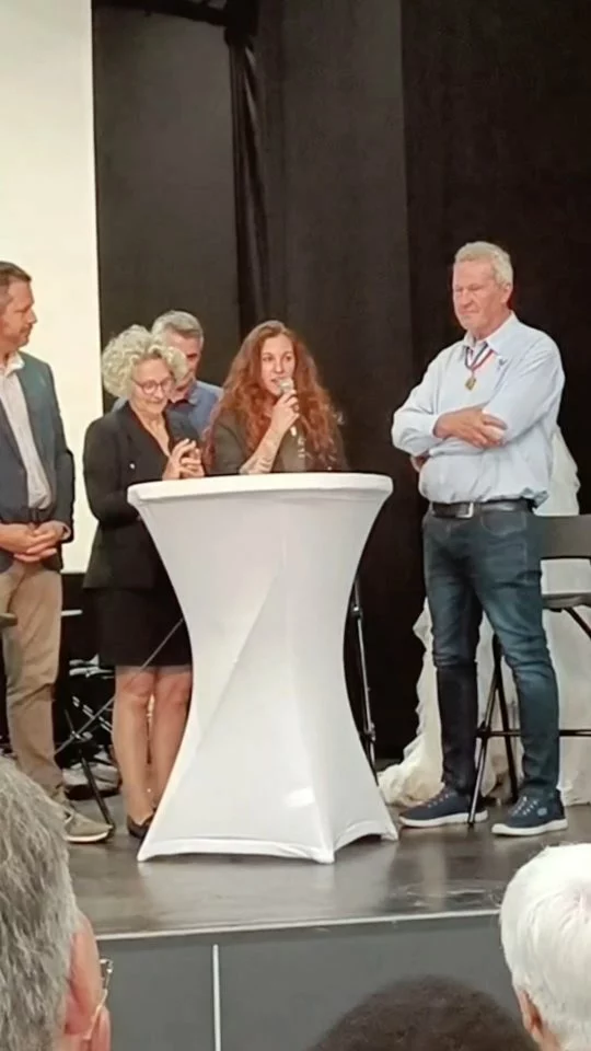 Retour sur le 22 mai: la 7ème édition du Salon de L'artisanat organisée par la CMA de l'Ardèche. 🇨🇵

Pour cette édition, on m'a fait le plaisir de me choisir pour être l'invitée d'honneur et représenter le métier de photographe devant des collégiens, élèves de primaires et membres de missions locales 🙏

Une journée riche en rencontres, échanges et diverses explications sur le monde merveilleux de l'image ! ✨

Avec @claude_fougeirol @cma_auvergnerhonealpes
Filmé par @morgane_harnet_photographe