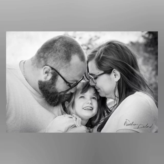 C'était "l'avant" mariage 💒 

Pour immortaliser cette année riche en projets, Mathieu et Marion ont décidé de s'offrir une séance photo en famille avant de me positionner sur le reportage de leur mariage. Quelle merveilleuse manière de défier l'objectif avant le jour J! S'entraîner à être plus à l'aise, se connaître mieux et appréhender le fait de se faire "photographier". Je recommande plus plus ! ✨

Avec @siebertmathieu et @m.pnsnnt

Vous voulez réserver une séance photo toute en simplicité avant votre mariage ? Pourquoi ne pas vous renseigner dans un premier temps au 06-77-15-78-77 📞 Et je vous répondrai avec plaisir ! 💐
