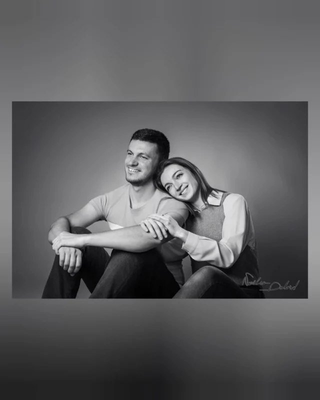 Elle l'avait déjà fait, lui: jamais ! 🫣

Et c'est avec ses amies, en extérieur, que j'avais photographié Manue il y a quelques années déjà. Mais depuis, elle a rencontré son Nicolas, qui n'avait jamais pratiqué le "shooting photo studio", alors quelle bonne idée de venir se tester... Avant les vraies photos de son mariage ! 👀

Merci Manue d'avoir eu cet éclair de génie et d'avoir convaincu ton chéri de venir partager ce moment avec toi à Tournon. Et je crois pouvoir dire sans me tromper qu'il en était content: preuve à l'appuie! 📸😜

Pour vous renseigner, merci de me contacter au 06-77-15-78-76 ou bien par mail à pro.noeliadelord@gmail.com

Avec @manuue.m et @nicolasrochalon