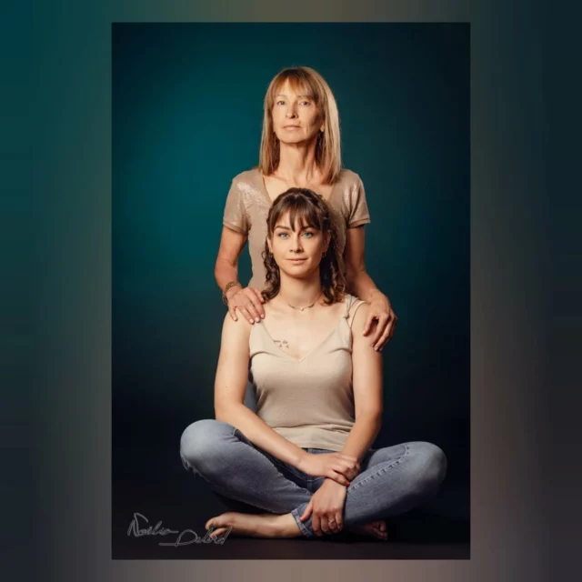 Je vous avais dit qu'on travaillait local ici, avec les commerçants ! 💪🌹 

Cloé, Corentin et Nathalie sont venus partager un moment en famille au studio et c'était un sacré challenge pour Nathalie ! Challenge relevé haut la main telle la femme entrepreneure qu'elle est ✨
Merci à tous les trois pour votre confiance ☀️