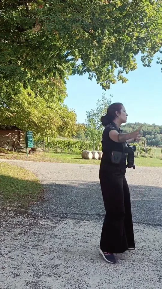 Quand on fait un mariage entre deux semaines de vacances 🤣 Jean Charles et Myriam m'ont vu davantage bronzé que lorsque nous nous sommes rencontrés l'année dernière au salon du mariage ! ✨🌹Et si vous voulez tout savoir, je suis tombée bien malade une heure avant la fin de la prestation et ce jusqu'au mardi d'après, difficile de tenir debout 😝😥

Merci à ces deux beaux mariés pour leur confiance