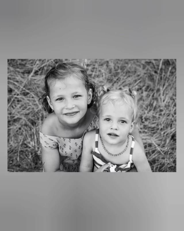 Photographier des enfants, et laisser leur regard vous émouvoir 😌

Et cette image n'a pas besoin de mots, je trouve, quand on a à la place des visages si expressifs ! 🤩

Merci à la famille Passas pour leur confiance, avec qui nous cherchions une date depuis un moment 💥