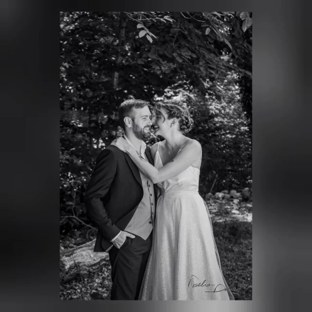 Jade et Michaël: 10/05/2025 🍷❤️

C'était une journée formidable. Oui, pour moi aussi ! Il est vrai que les mariages peuvent parfois être fatiguants, stressants et speed. Mais il n'empêche qu'ils sont également remplis de bienveillance, d'amour et de sourires. Et pour cela, je remercie chaleureusement Jade et Michaël 🌟 Merci de m'avoir accueillie chez vous, puis à l'église et enfin à la Cacharde pour immortaliser cette belle journée où le pollen nous a fait cadeau d'un tapis blanc et d'un assaisonnement sur les petits fours 🪽

Si vous n'avez pas encore votre photographe de mariage, vous pouvez me téléphoner pour vous renseigner au 06-77-15-78-76 📞