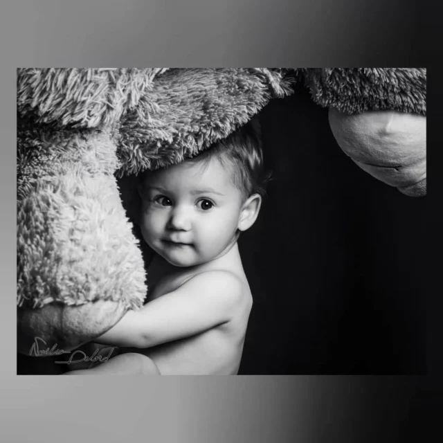 Se réconcilier avec la photographie 🌺

C'est le pari que m'avait lancé ce beau couple accompagné de leur petite, qui avait gardé un mauvais souvenir d'une première séance photo il y a longtemps. 😭

Alors on s'est relevé les manches et on a tout donné afin de surpasser ce mauvais moment et, pari réussi! Pour preuve, ces quelques photos sur ce post! 🤓