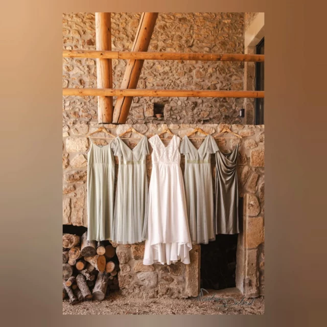 Eddy et Cindy : c'était écrit ! ⭐

Quand j'ai ouvert le studio, je ne m'attendais pas à photographier le mariage du fils de ma voisine d'en face, deux ans plus tard ! Et pourtant c'est chose faite, avec toute la bonne humeur et le respect qui caractérisent ces deux amoureux et leur famille 💕
Merci pour votre confiance qui est la chose la plus importante pour moi dans ce métier 🎁

Avec @eddy.cindy