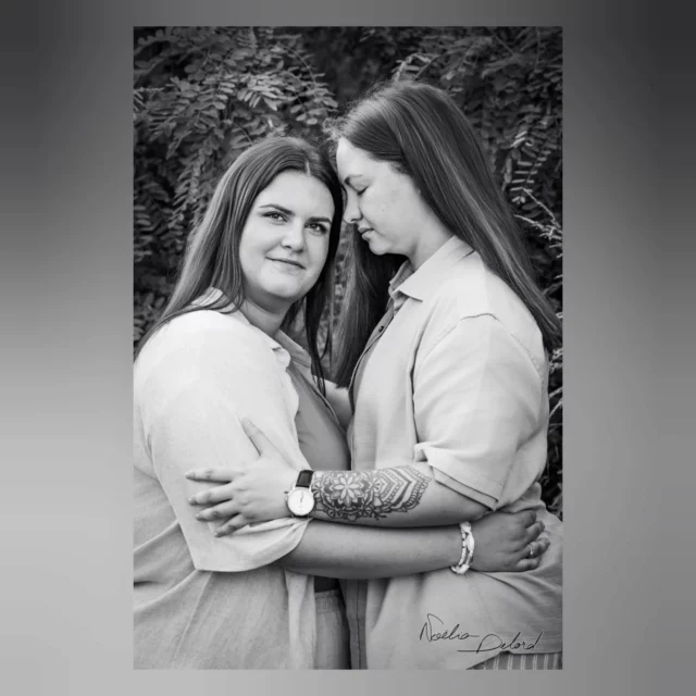 Le clan Pascual c'est: "moi aussi je veux la même photo !" 😜 Et quand 9 personnes te demandent ça, c'est génial ! Parce qu'on prend la même base de pose mais on rajoute un petit élément différent ⭐
Merci au "Squad" Pascual, un crew d'exception qui ne manque pas de panache 🥂

@laetitiapascual 
@emmadimascio12
@joeyy.pascuaal 
@melyssa.pscl
@laaura_meyer