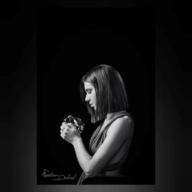 Dans mon métier, je suis reconnaissante ⭐

Reconnaissante de croiser des gens comme Mathilde, pleine de lumière douce qui ne demande qu'à se révéler en photo. Reconnaissante d'avoir été sur le chemin de sa maman qui a vu l'opportunité pour sa fille, à travers une séance photo au studio, d'ouvrir son aura et de réaliser des images intemporelles ✨ Merci pour cette tendre confiance accordée 🙏

Avec @mathilde_gllx