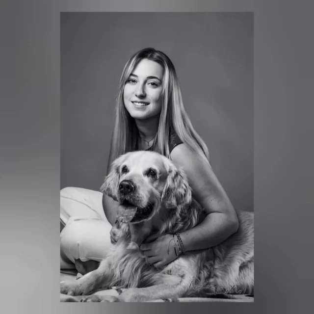 Quand on offre une séance photo , on ne peut que la faire ! Surtout s'il s'agit d'une séance avec son fils, sa belle fille et son compagnon de toujours 🐶

La famille Lefèvre s'est réunie au 33 grande rue à Tournon pour passer une heure pleine de rire et de tendresse au gré des flashs et des blagues d'Ipsi😆

Merci à vous pour ce moment de partage🙏