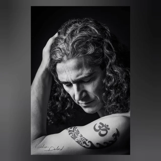 Mon P.È.R.E ♥️

Je vous écris en majuscule car je n'aurais jamais pensé que ce jour arriverait ! Un matin, un sms du père qui ne s'est jamais prêté réellement au jeu du modèle, qui vous demande de prévoir un créneau pour réaliser un album pour votre mère✨ 
Choqué, hyper motivée, et plus perfectionniste que jamais, je l'ai donc ENFIN immortalisé tout ce qu'il est : sportif, musicien, passionné par Banyls (son vin et son rugby du moins), entraîneur, émotif, déterminé, hippie etc... Et encore, vous n'avez pas l'intégralité des images sur cette publication ! 😆

Je suis fière de lui pour avoir vécu ce moment comme un client de A à Z mais avec les yeux d'un papa, et fière de moi, de lui avoir montré ce que je sais faire, et de l'avoir fait bien 📸🙏