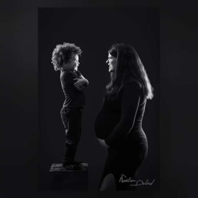 Une beauté familiale ✨☘️

C'est un charme global qui se dégage de cette belle petite famille, maintenant de 4 (à l'heure à laquelle je publie ce post) 😁 A qui j'ai eu l'honneur de partager mon monde de lumière, de couleurs, d'art et d'artisanat ⭐ Merci pour vos expressions si loufoques et votre bonne volonté durant l'entièreté de cette  séance photo à la fois de famille, de grossesse, de femme, d'enfants, de père ... 🌻

Avec @soln_ et @le_big_sam_