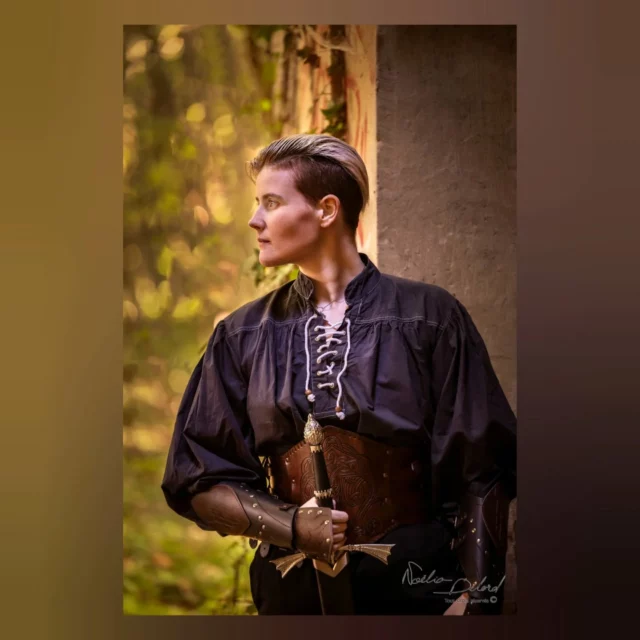 Retour sur une séance Portraitiste de France 🎖️📸🎉

Prenez des amis, un lieu abandonné, des cosplays, un sujet de concours dont le seul thème est " Image de groupe de 4 personnes ou plus " et... Sortez du cadre ⚔️
Oui, nous avons bien fait cette photo pour le dossier, mais après, on est parti sur des solos, des duos... Et on a exploré ! 🪓 

Alors ça, sachez que ça fait partie de mes réels kiffs en photo. Les univers, l'artistique, le jeu de rôle. J'en veux encore ! 🤩

Avec @captaindeadvers @elodiemacau @rubygangggg @the.eyeofthestorm