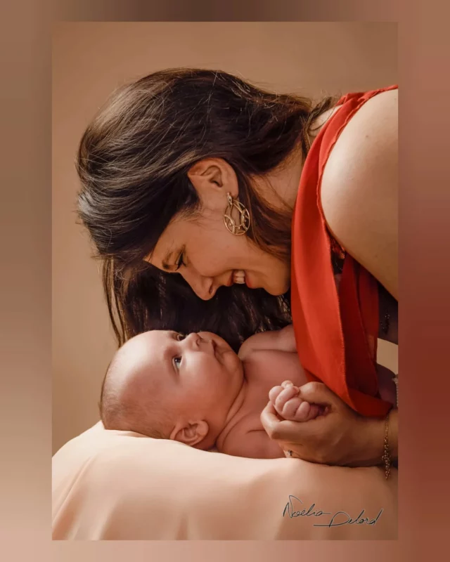 Les amours de sa vie 🌜🌛

Aurélie est venue accompagnée de son chéri et de son petit Paul pour vivre une séance photo de famille. De l'intensité, de l'émotion, des rires, de la spontanée, des surprises : voilà ce qui était au programme pour ce trio ! 😄

Témoin d'un instant que nous avons créé tous ensemble, voici le rendu que je vous propose, en image ☀️

Avec @aurel.v0614 et @marmoudrom