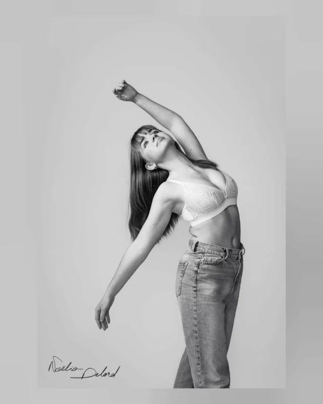 Caroline: quand 1h de séance, c'est presque trop court ! 😂😝

Caroline, c'est le genre de jeune femme avec 1000 facettes à explorer. Mystérieuse, expressive, sportive, danseuse etc et plus encore ! Merci pour toute cette générosité 🙏
Et parfois je me dis même que je devrais faire des séances de 2h... Mais attendez, je crois que je suis déjà en train de travailler sur un projet de ce genre 🫢🫣
Avec @_caroline_tete_