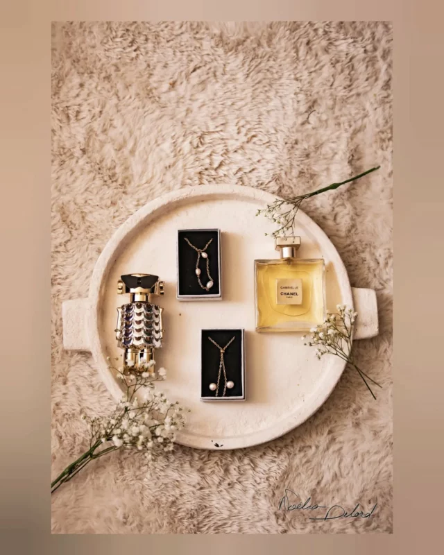 Emilie et Baptiste : 4 séances photos! 📷📷📸📸

Une séance avant, un mariage et deux séances après 😀
De quoi connaître sur le bout des doigts les appréhensions de la famille Gabriel quand il s'agit de passer devant l'objectif 👍
Mais ici, je publie ma sélection des photographies de leur mariage. Mes préférées, celles qui sont sans filtres, spontanées mais aussi très travaillées dans les détails 🌈 Les deux facettes me plaisent puisqu'elles constituent le cœur du mariage : organisation et spontanéité ! 🌷

Merci pour votre confiance, toujours 🥰
@emi_ie07 @baptistegabriel