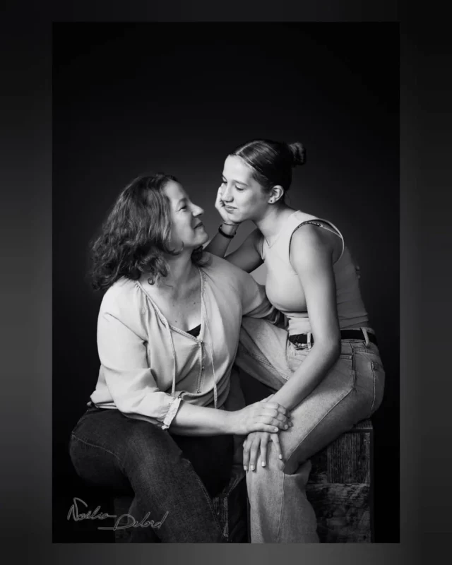Jessica, Hanaé, Noélie et Philippe c'est l'histoire d'un bon cadeau qui devient album photo 📖

Et quand je pense à tout ceux qui ne pensent pas à venir et laisse périmer leur bon cadeau! 🥲 

Je peux vous assurer que cette famille ne s'attendait pas à verser leur petite larme en fin de séance et qu'ils n'auraient peut être jamais fait de séance photo ensemble. Et pourtant, en voici en partie le résultat ✨