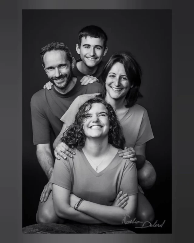 Si tu es de Nancy, viens par ici ! 🧳

Surtout si tu as une grand-mère ardéchoise qui a des bonnes idées cadeaux 😍
Avec la famille Lafitte et Thomasso, j'étais prête à beaucoup de second degré et de sarcasme 😈 En effet, Carine l'avait parfaitement souligné dans le questionnaire et je n'ai pas été déçue de leur performance ! 🤣

Quel chouette moment ! Et resultat !