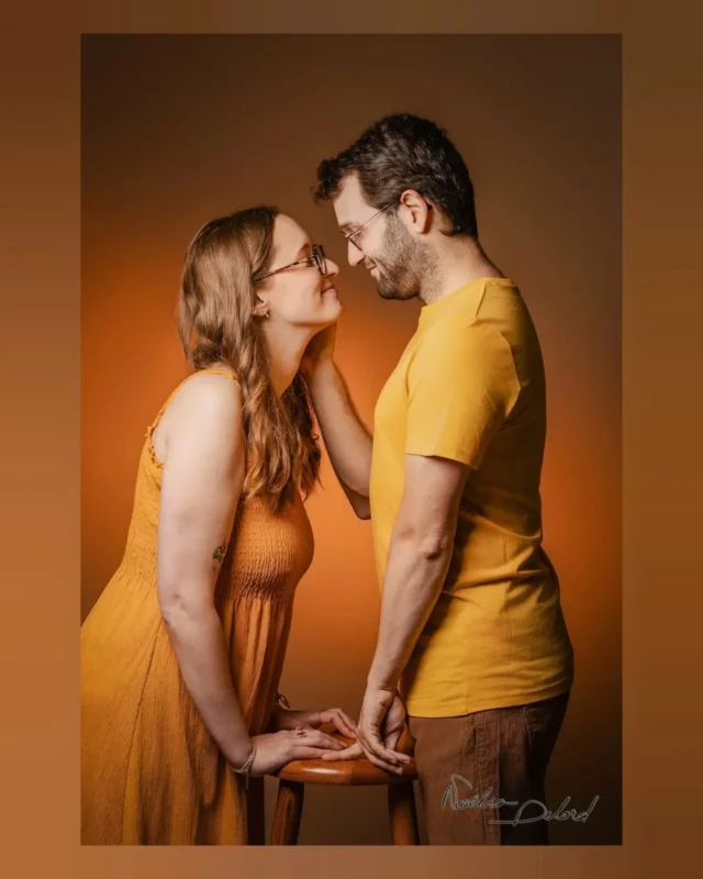 "Je veux qu'on voit notre complicité"
Voici la réponse à la question: " Quel est l'aspect le plus important concernant les photographies de votre séance?" à laquelle Marie m'a répondu 🫶

Entre une reconversion professionnelle pour l'un et un mémoire à écrire pour l'autre, il fallait se bloquer un moment pour se rendre au studio et créer cette petite bulle de lâcher-prise entre deux corrections ! Merci Marie pour le bon cadeau que tu as offert à ton chéri et qui est devenu une belle ode à votre amour 💋 avec @marie.pnc et @guillaume.arauco