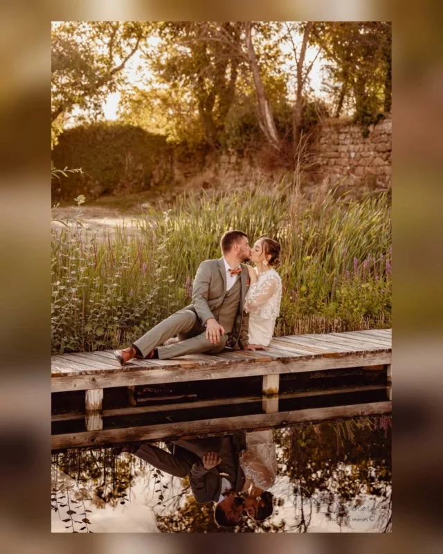 REPORTAGE Nicolas et Emmanuelle : c'est une histoire de copains et de photos 📸🤩

Nico, c'est le frère d' une très bonne amie. 👫
Manu, c'est une collègue de sport de cette même amie. 🏀 (oui je le sais les filles, c'est pas le bon emoji!😝)

Alors quand Manu gagne un bon cadeau pour une première séance photo, on se connait déjà un peu de vue. 
Quand elle revient délibérément la deuxième fois avec Nico, on se connait un peu mieux, mais c'était une première pour monsieur !
Finalement, quand ils reviennent pour la troisième fois, tout le monde est à l'aise pour les clichés les plus importants : ceux du mariage. 💒
Et ça se voit sur TOUTES les images 🙏 

Merci pour votre fidélité qui compte beaucoup à mes yeux💐
@nicolasrochalon @manuue.m
